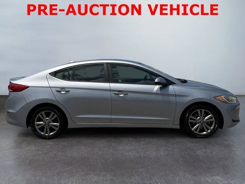 Used 2017 Hyundai Elantra SE FWD image 2