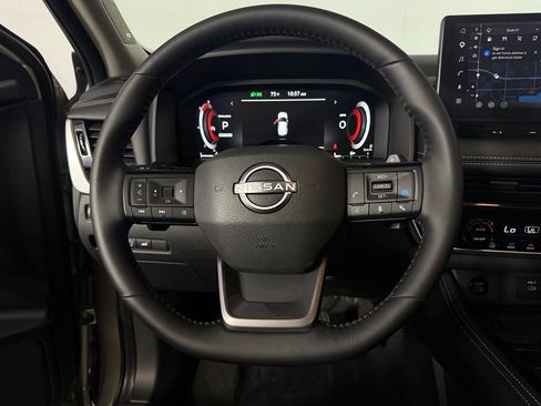 Used 2025 Nissan Rogue Platinum w/ Tech Package FWD image 16