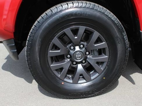 Certified 2021 Toyota Tacoma SR5 RWD image 9