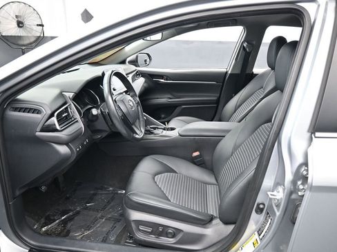 Used 2022 Toyota Camry SE FWD image 11