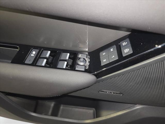 New 2026 Land Rover Range Rover Velar S AWD/4WD image 28