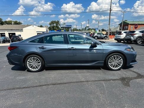 Used 2019 Toyota Avalon Limited FWD image 9