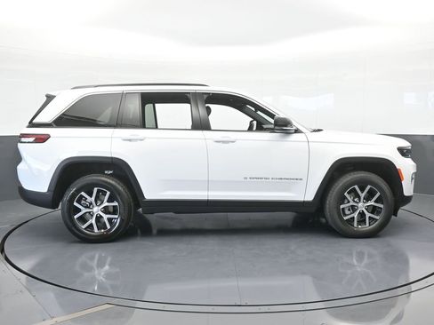 Used 2025 Jeep Grand Cherokee Limited image 7
