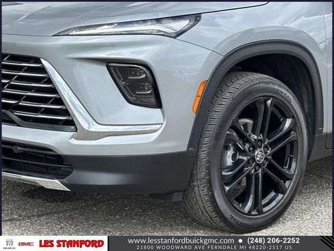 Used 2025 Buick Enclave Preferred w/ Power Package FWD image 9