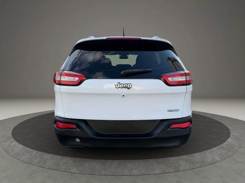 Used 2017 Jeep Cherokee Latitude FWD image 6