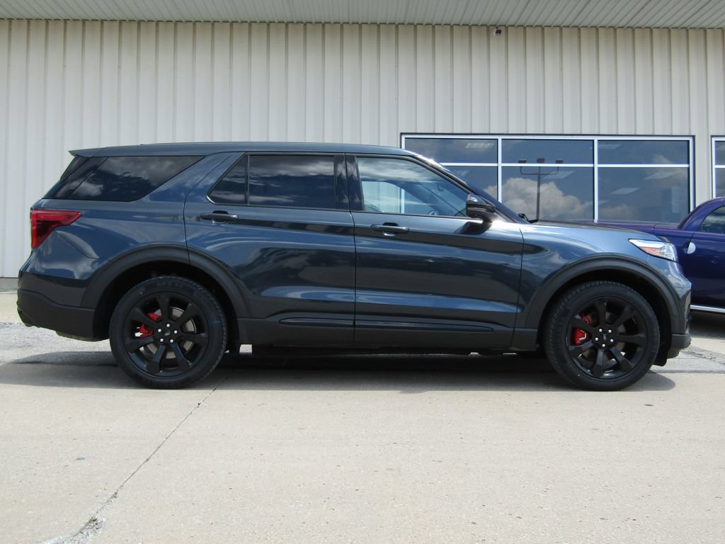 Used 2022 Ford Explorer ST w/ Equipment Group 401A AWD/4WD image 2
