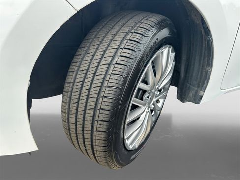 Used 2015 Toyota Corolla LE image 9