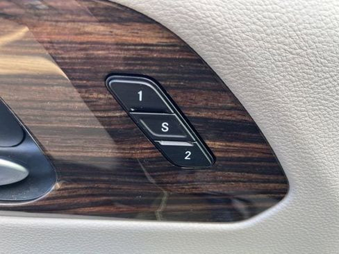 Used 2024 Chrysler Pacifica Limited FWD image 19