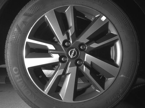 Used 2025 Nissan Versa SV image 15