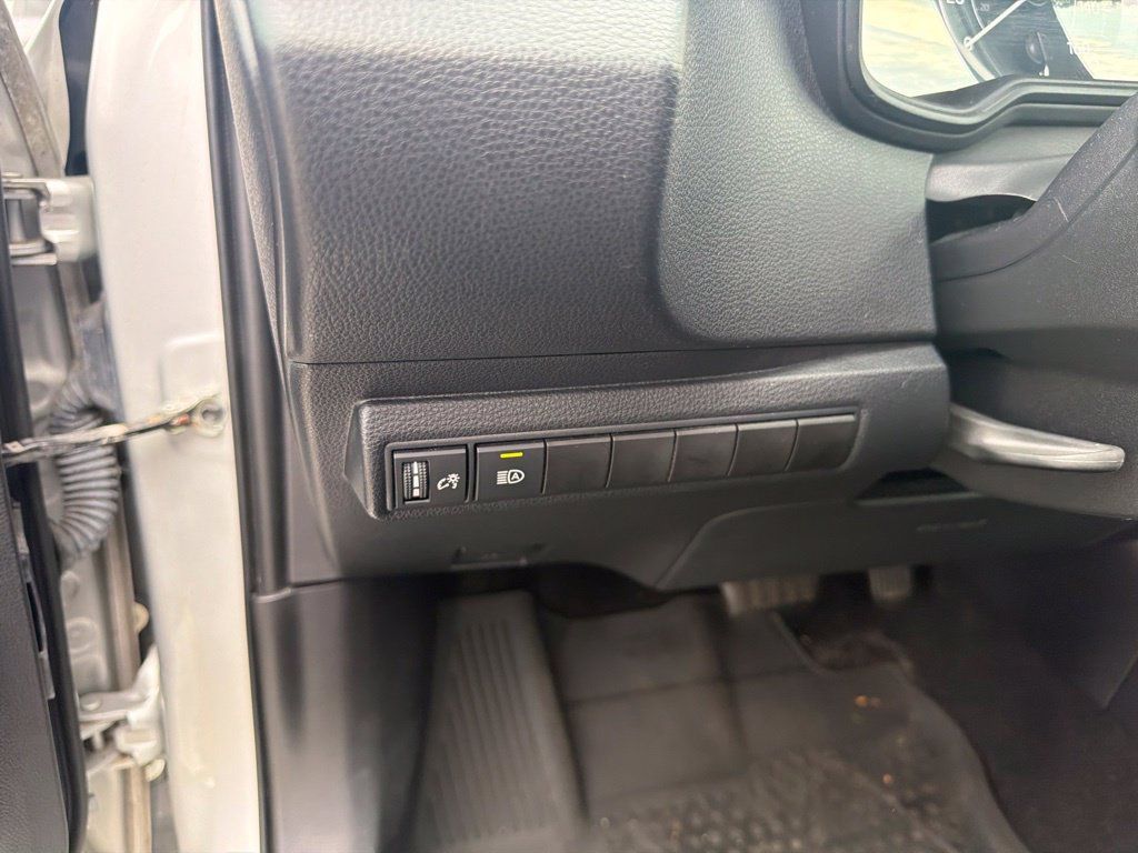 Used 2020 Toyota Corolla LE FWD image 21