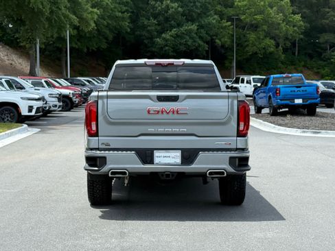 Used 2023 GMC Sierra 1500 AT4 w/ Technology Package AWD/4WD image 4