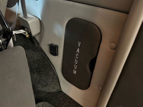 Used 2018 GMC Savana 2500 w/ Enhanced Convenience Package image 30