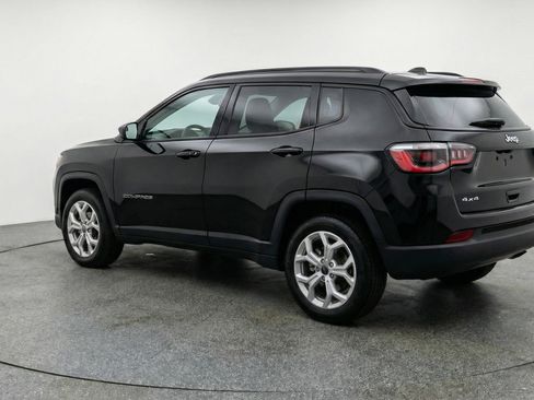 Used 2025 Jeep Compass Latitude image 6