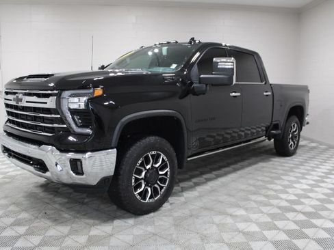 Used 2024 Chevrolet Silverado 2500 LTZ w/ LTZ Convenience Package AWD/4WD image 8