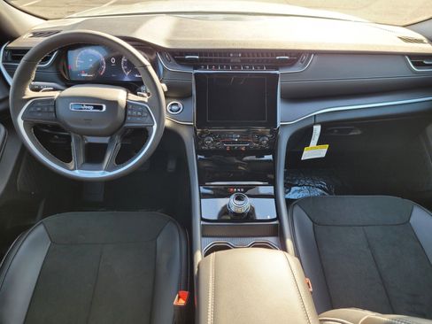 New 2025 Jeep Grand Cherokee Altitude AWD/4WD image 10