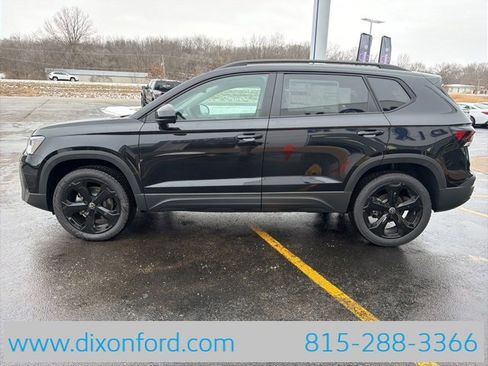 New 2026 Volkswagen Taos SE image 4