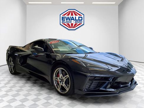 Used 2022 Chevrolet Corvette Stingray Premium Cpe w/ Z51 Performance Package RWD image 3