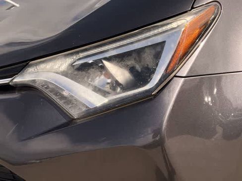 Used 2018 Toyota RAV4 LE FWD image 24