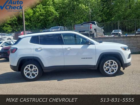 Used 2025 Jeep Compass Latitude AWD/4WD image 6