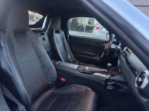 Used 2018 FIAT 124 Spider Lusso w/ Navigation & Sound Group image 10