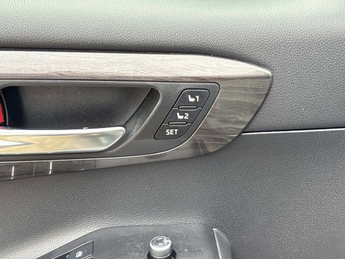 Used 2021 Toyota Highlander Limited AWD/4WD image 11