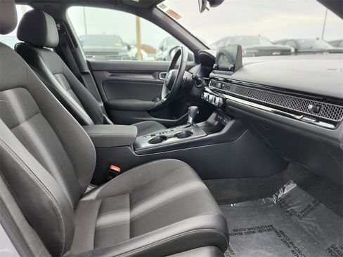 Used 2023 Honda Civic Sport image 9
