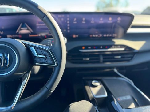 Used 2025 Buick Enclave Preferred image 7