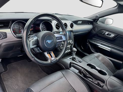 Used 2019 Ford Mustang Premium RWD image 7