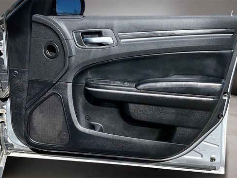 Used 2019 Chrysler 300 Touring w/ Chrome Appearance Package image 27