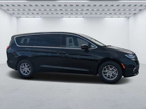 New 2025 Chrysler Pacifica Select FWD image 2