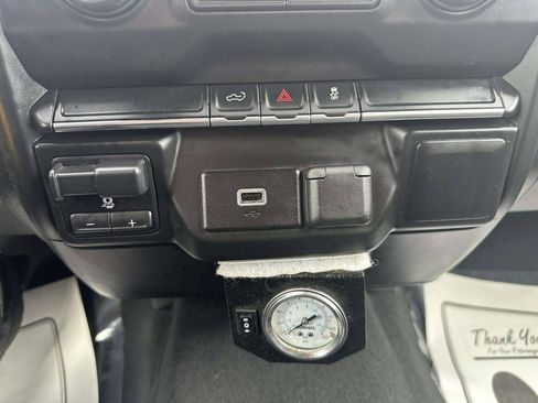 Used 2019 Chevrolet Silverado 1500 Custom w/ Custom Convenience Package AWD/4WD image 33