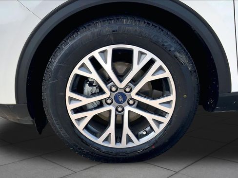 Used 2022 Ford Escape SEL w/ Technology Package FWD image 11