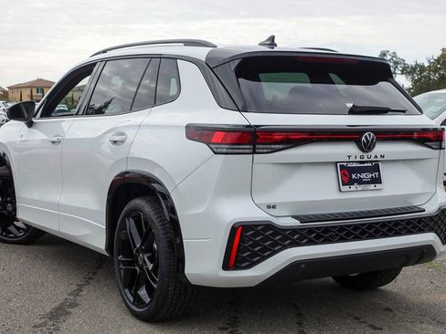 New 2026 Volkswagen Tiguan SE R-Line image 10