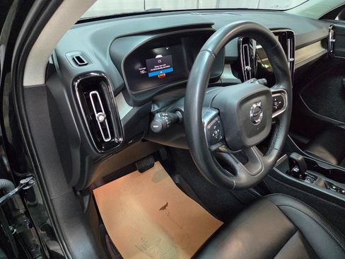 Used 2023 Volvo XC40 B5 Core AWD/4WD image 19