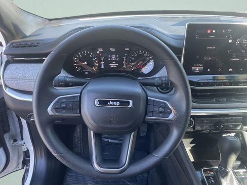 Used 2023 Jeep Compass Sport image 18