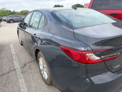 Used 2025 Toyota Camry LE w/ Convenience Package FWD image 8