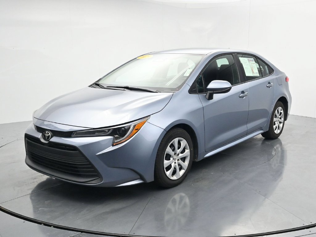 Used 2023 Toyota Corolla LE FWD image 4