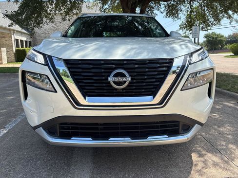 Used 2023 Nissan Rogue Platinum FWD image 3