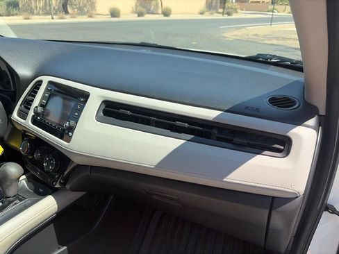 Used 2016 Honda HR-V LX image 25