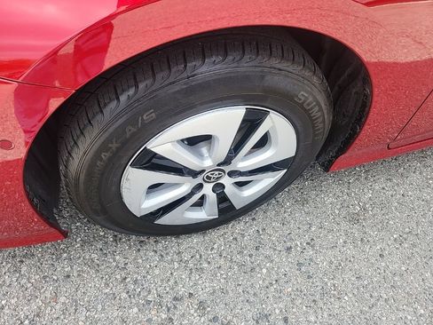 Used 2017 Toyota Prius Three FWD image 9