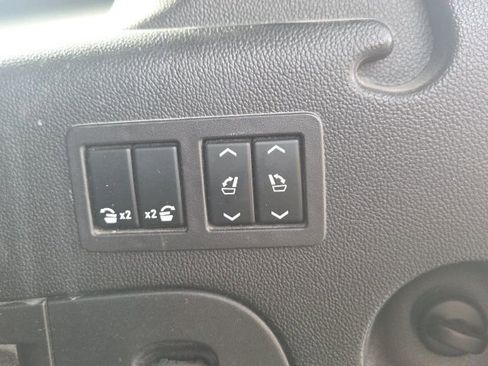 Used 2018 Chevrolet Suburban LT image 11