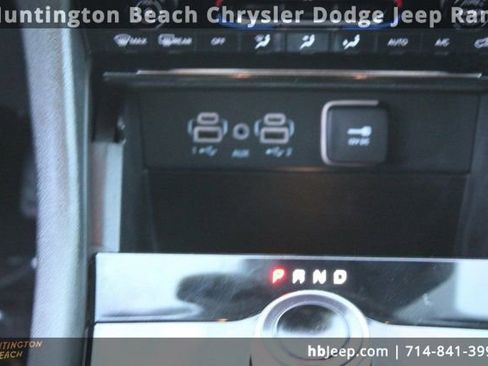 Used 2023 Jeep Grand Cherokee Laredo image 18