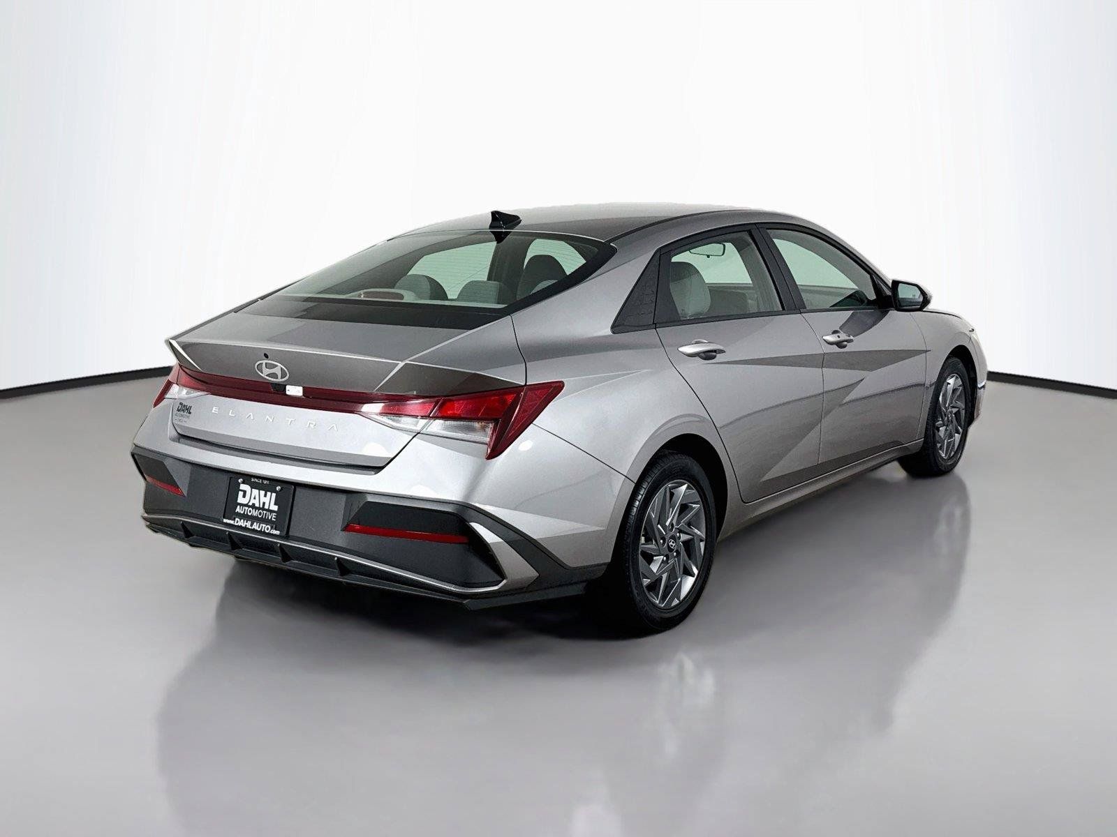 Used 2024 Hyundai Elantra SEL FWD image 13