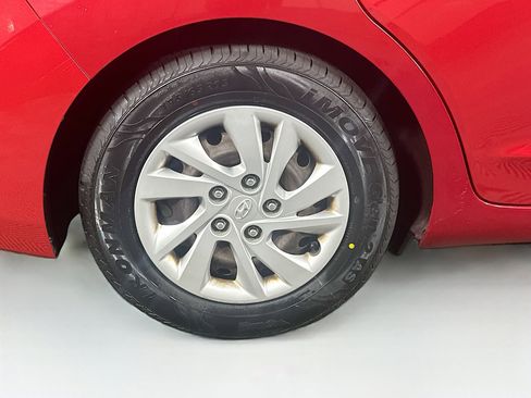 Used 2017 Hyundai Elantra SE FWD image 11
