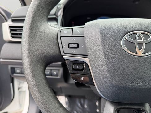 Used 2025 Toyota Camry LE FWD image 21