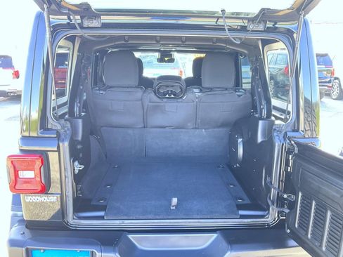 Used 2019 Jeep Wrangler Unlimited Rubicon w/ Dual Top Group AWD/4WD image 21