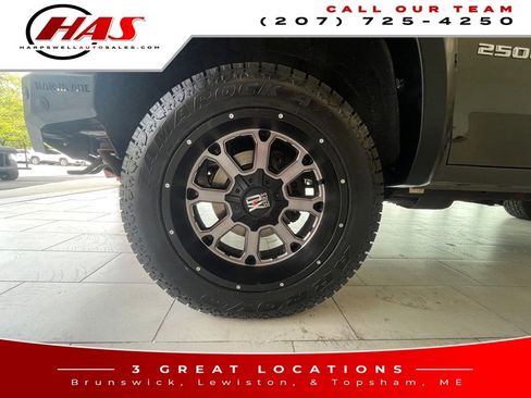 Used 2023 Chevrolet Silverado 2500 Custom w/ Custom Value Package AWD/4WD image 9