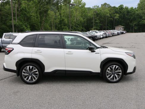 Used 2025 Subaru Forester Touring w/ Touring Package AWD/4WD image 8