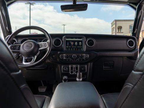 Used 2020 Jeep Wrangler Unlimited Sahara w/ Uconnect 4C Nav & Sound Group AWD/4WD image 13