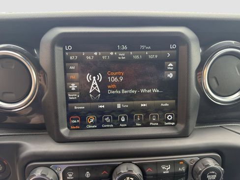 Used 2020 Jeep Wrangler Unlimited Sahara AWD/4WD image 38
